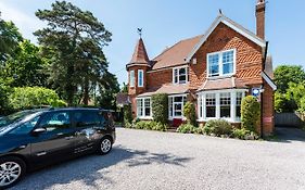 The Lawn Guest House Gatwick